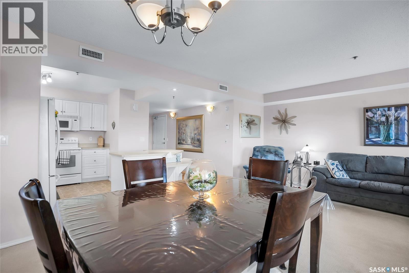 215 2213 Adelaide Street E, Saskatoon, SK - Indoor Photo Showing Dining Room