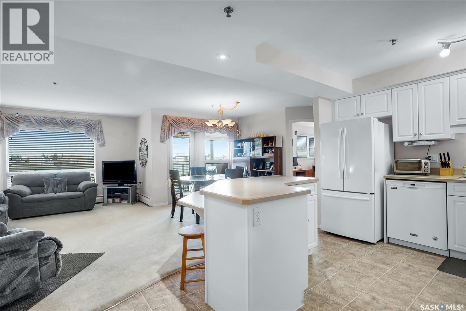 215 2213 Adelaide Street E, Saskatoon, SK - Indoor Photo Showing Kitchen