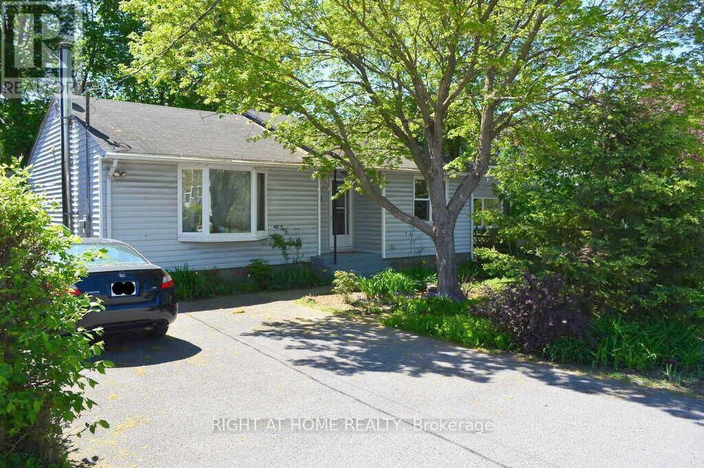 200 Woodroffe Avenue, Ottawa, ON - Outdoor