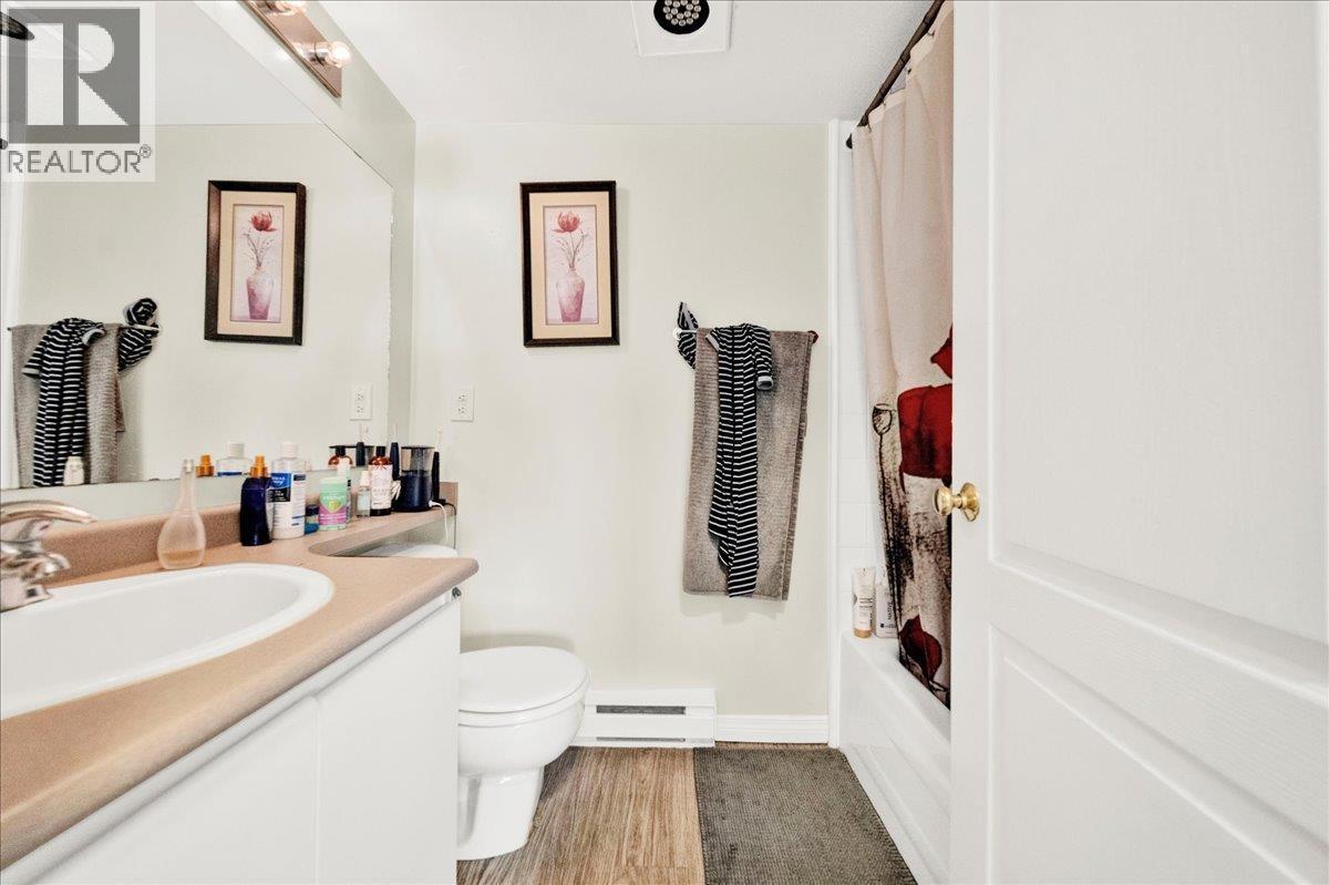 22337 Lougheed Highway, Maple Ridge, BC - Indoor Photo Showing Bathroom