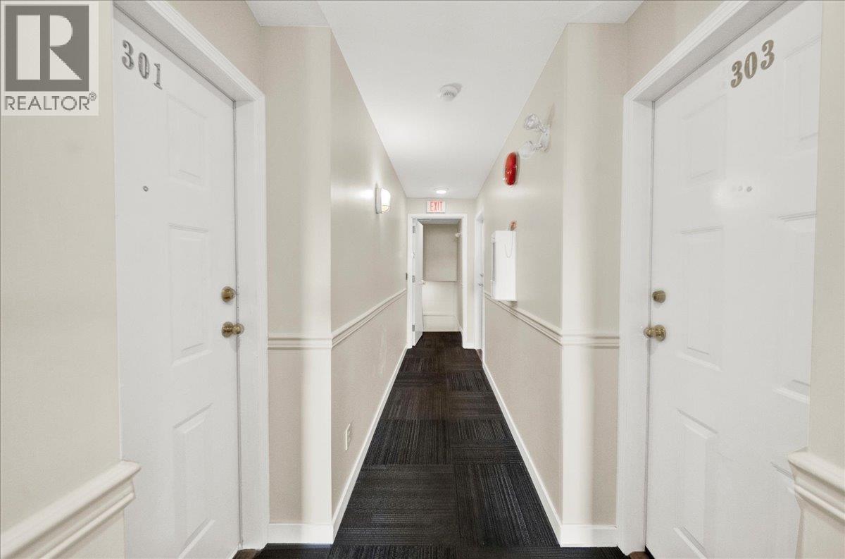 22337 Lougheed Highway, Maple Ridge, BC - Indoor Photo Showing Other Room