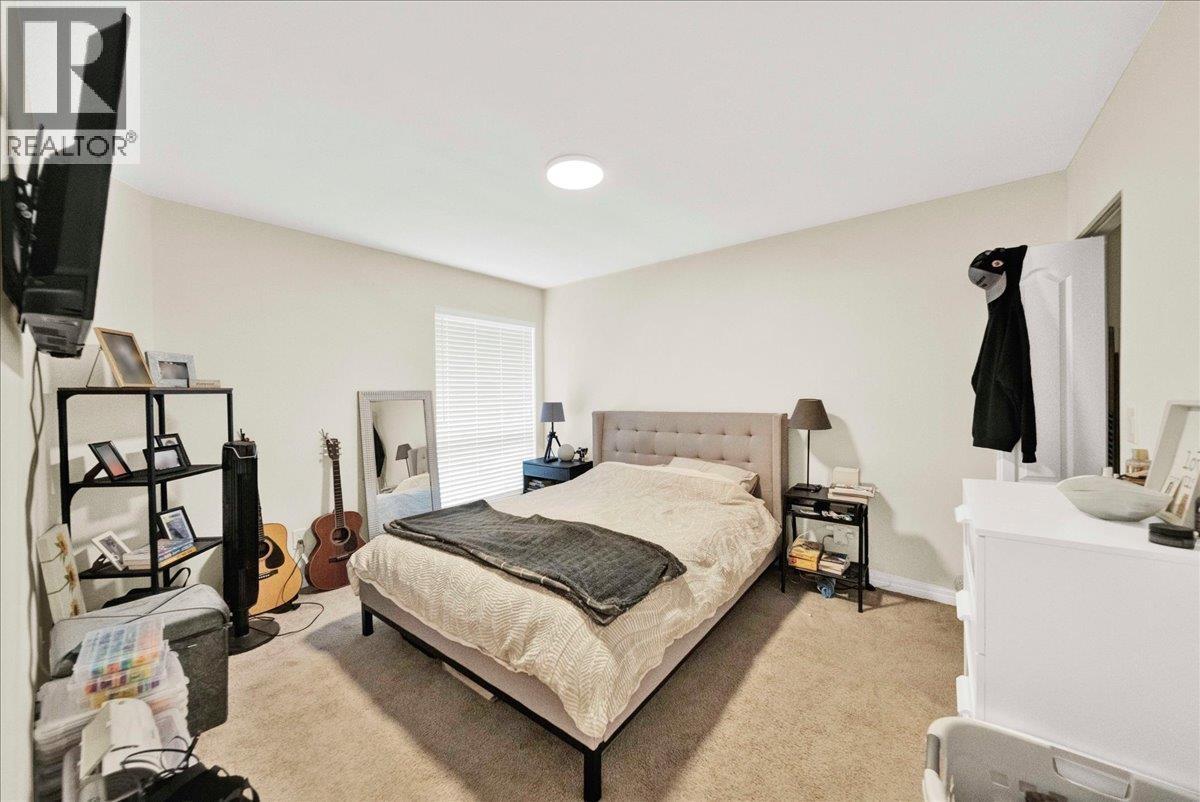 22337 Lougheed Highway, Maple Ridge, BC - Indoor Photo Showing Bedroom