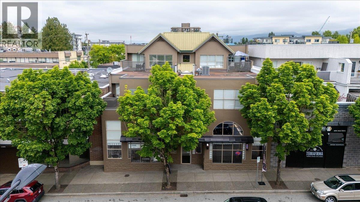 22337 Lougheed Highway, Maple Ridge, BC - Outdoor