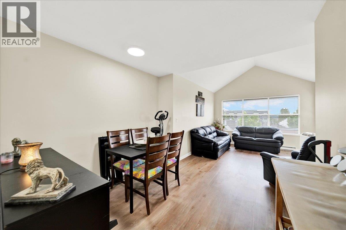 22337 Lougheed Highway, Maple Ridge, BC - Indoor
