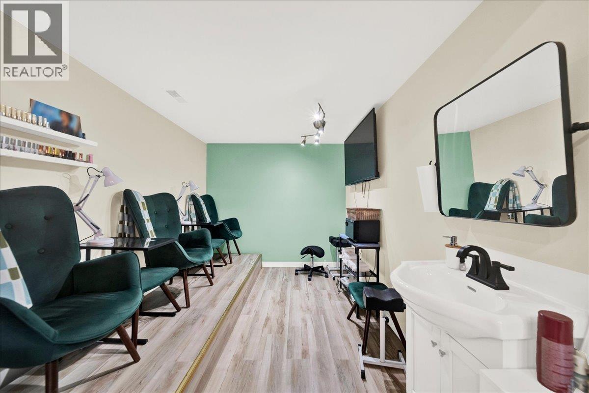 22337 Lougheed Highway, Maple Ridge, BC - Indoor