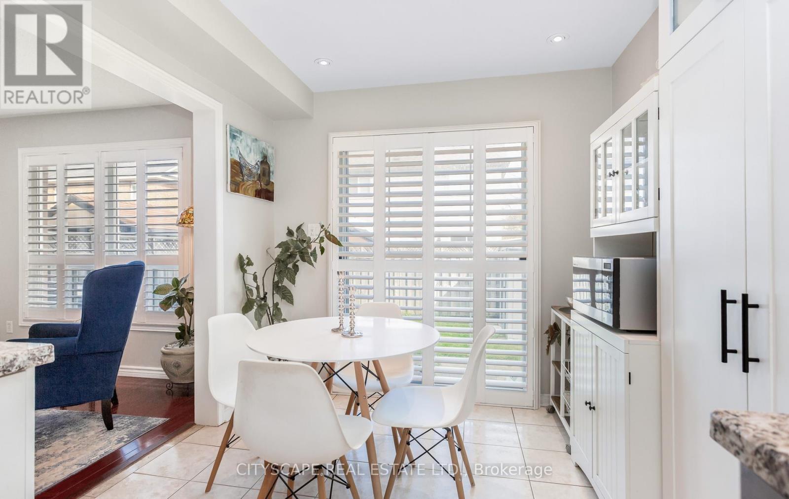 3324 Equestrian Crescent, Mississauga, ON - Indoor Photo Showing Dining Room