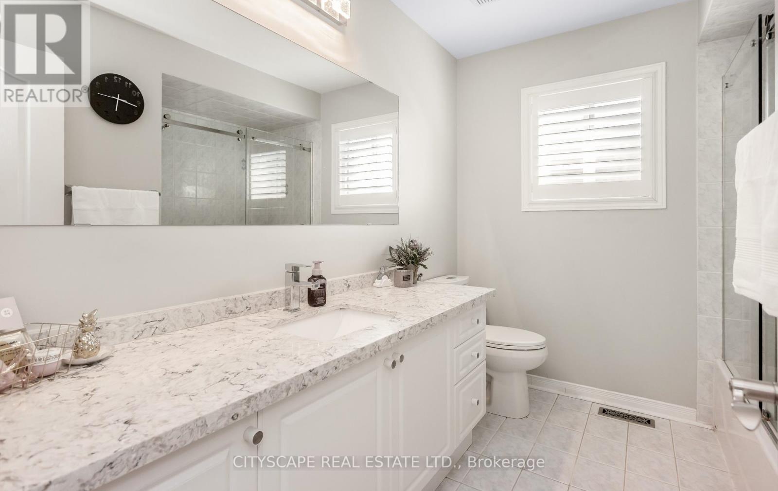 3324 Equestrian Crescent, Mississauga, ON - Indoor Photo Showing Bathroom