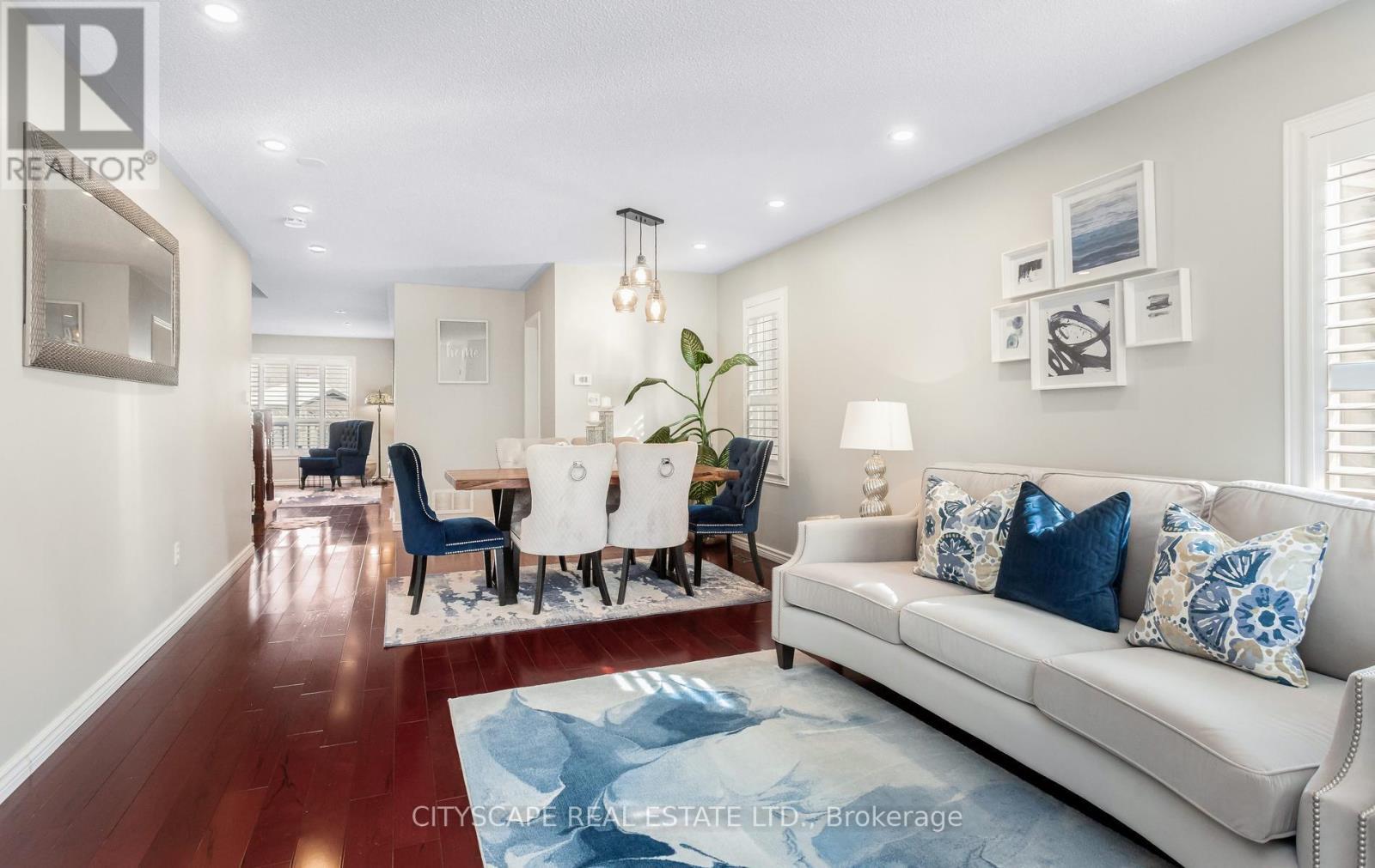 3324 Equestrian Crescent, Mississauga, ON - Indoor Photo Showing Living Room