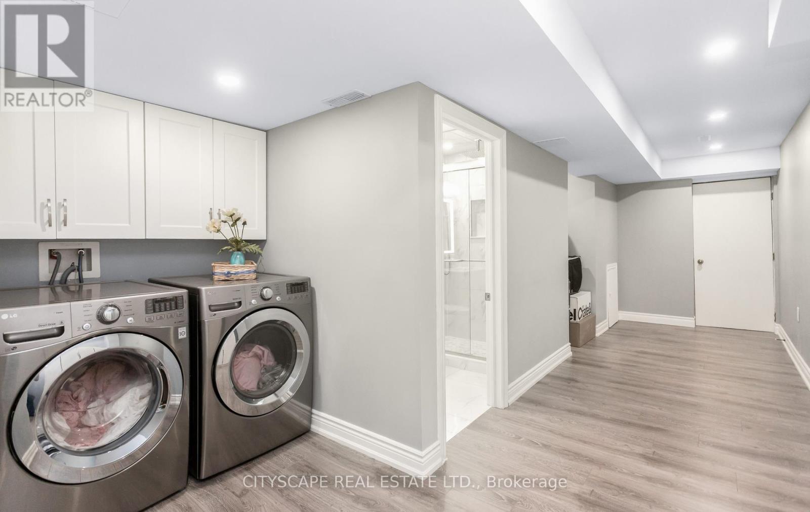 3324 Equestrian Crescent, Mississauga, ON - Indoor Photo Showing Laundry Room