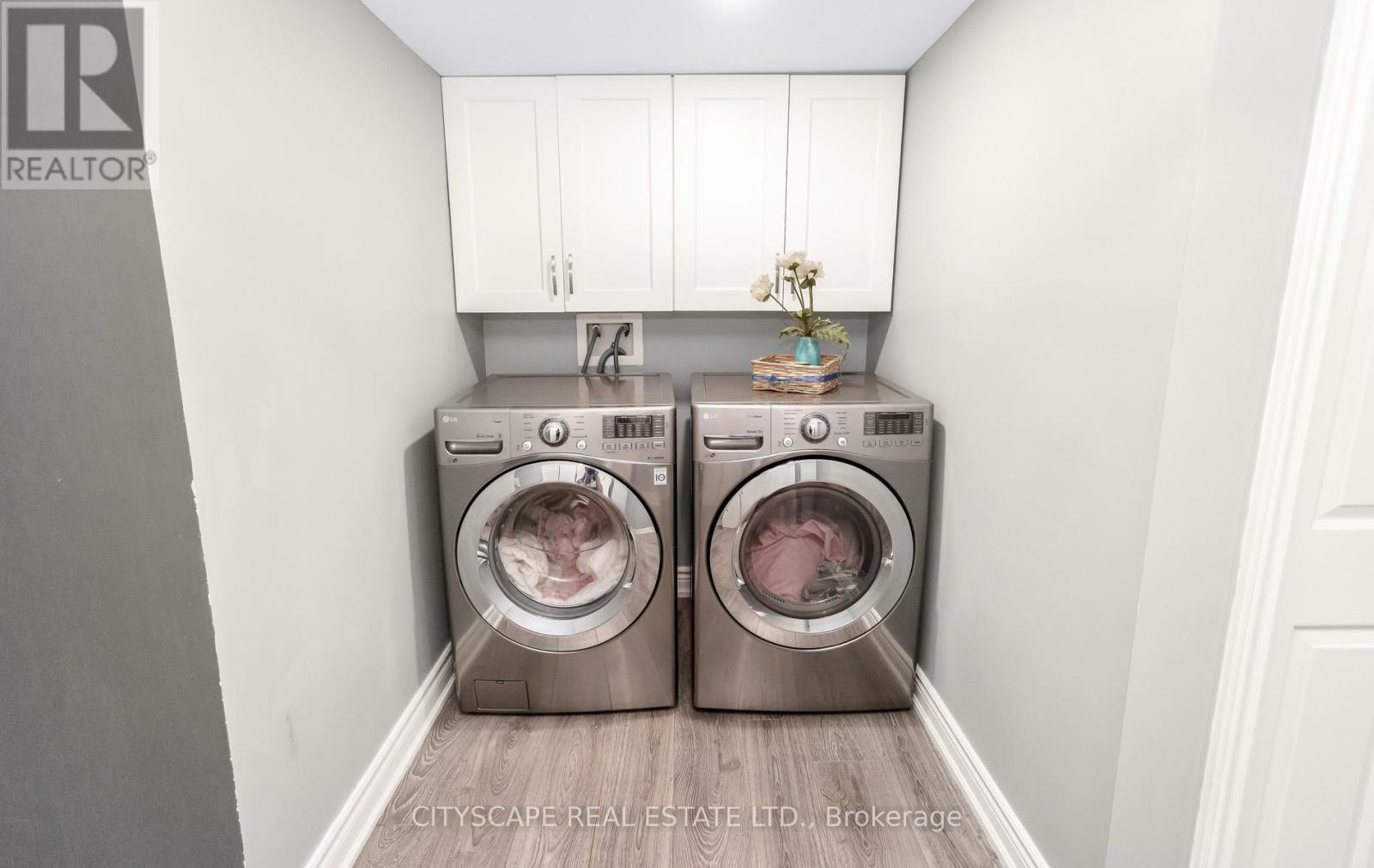 3324 Equestrian Crescent, Mississauga, ON - Indoor Photo Showing Laundry Room