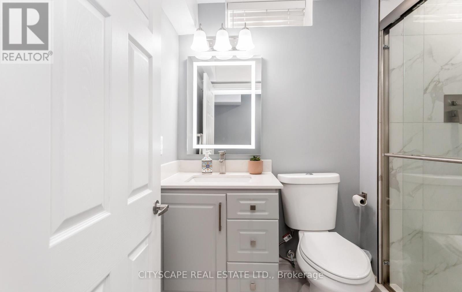 3324 Equestrian Crescent, Mississauga, ON - Indoor Photo Showing Bathroom