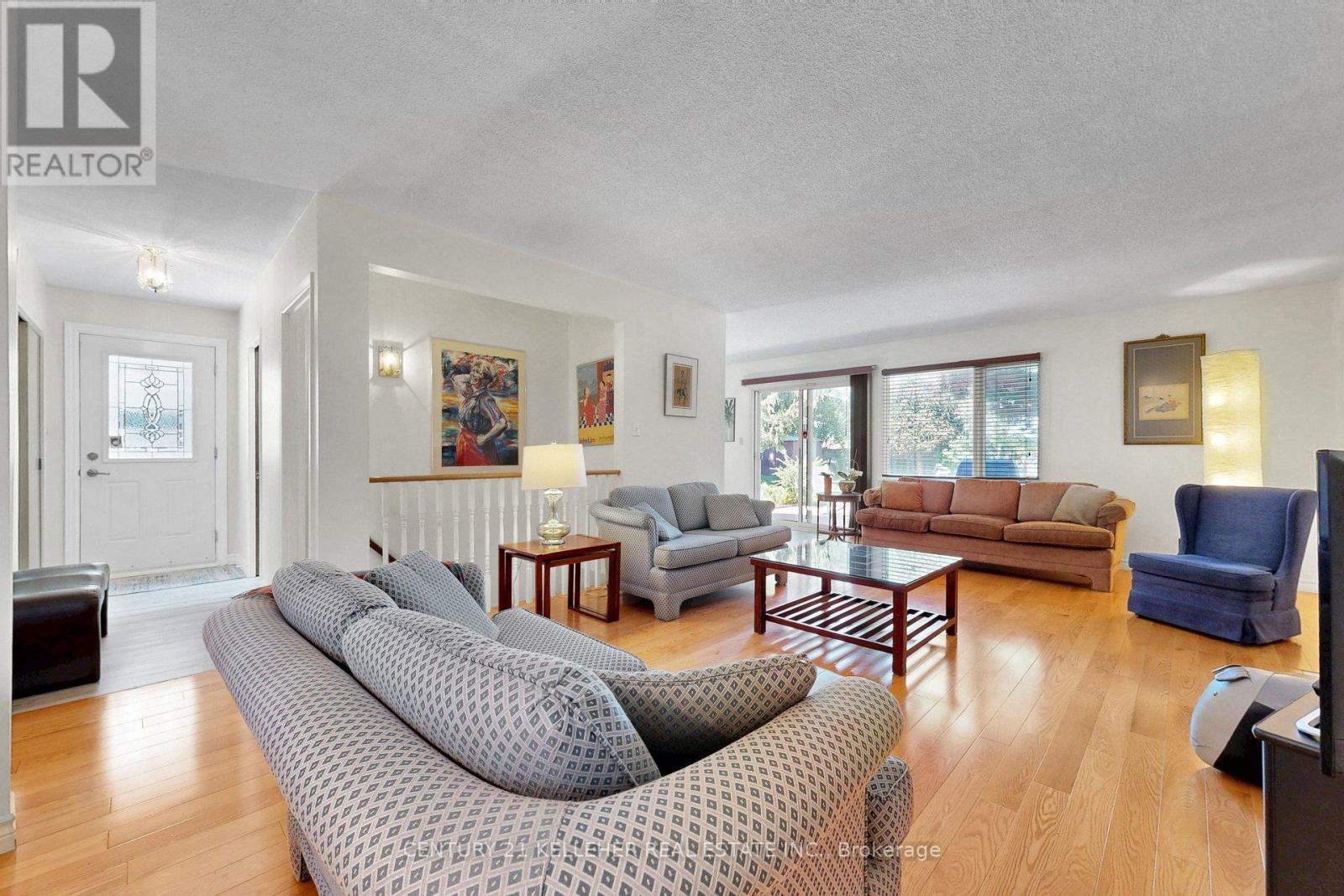 1065 Sierra Boulevard, Mississauga, ON - Indoor Photo Showing Living Room