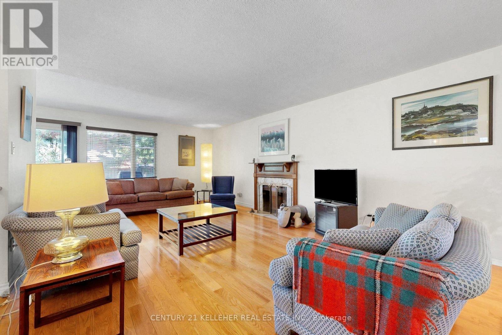 1065 Sierra Boulevard, Mississauga, ON - Indoor Photo Showing Living Room