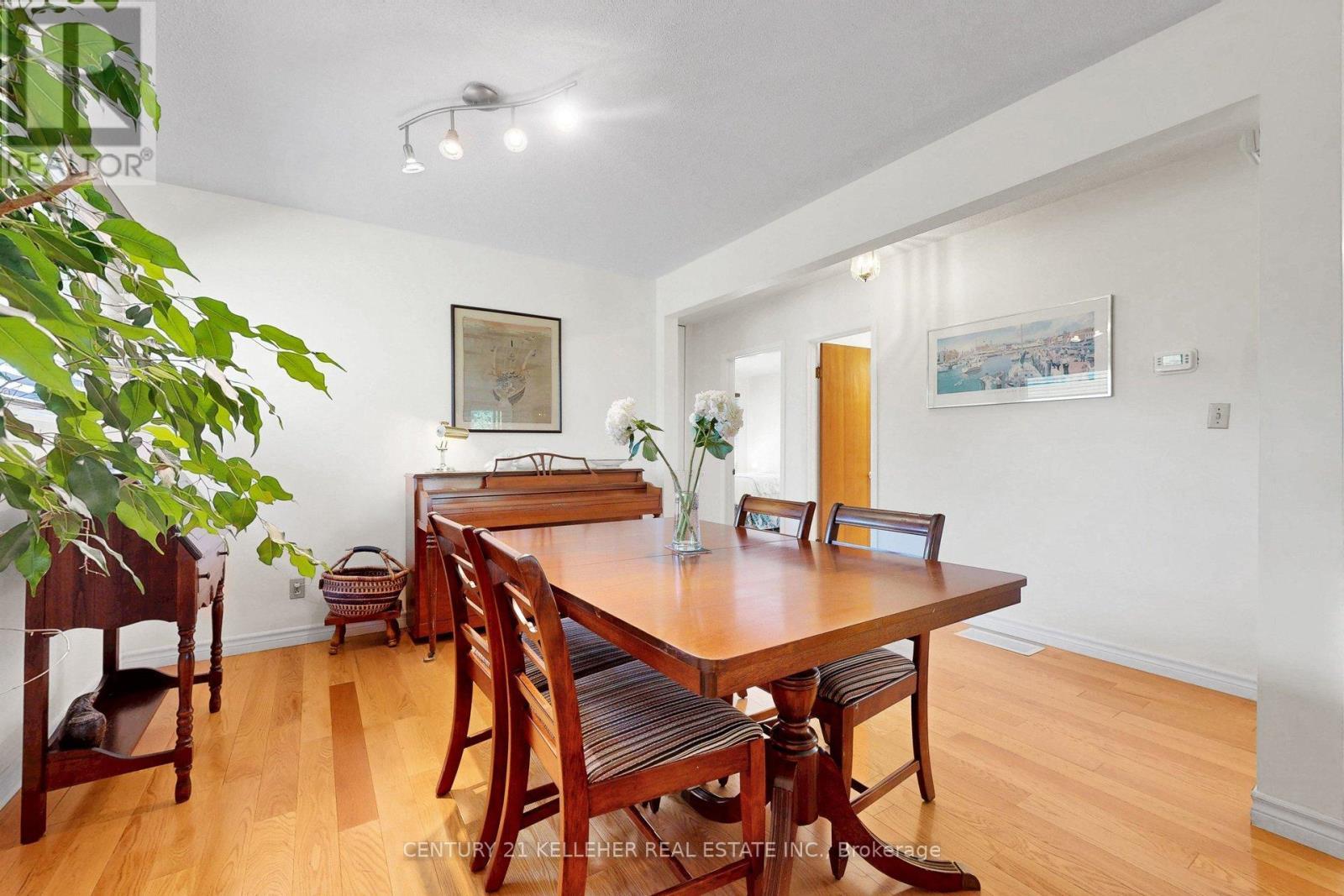 1065 Sierra Boulevard, Mississauga, ON - Indoor Photo Showing Dining Room