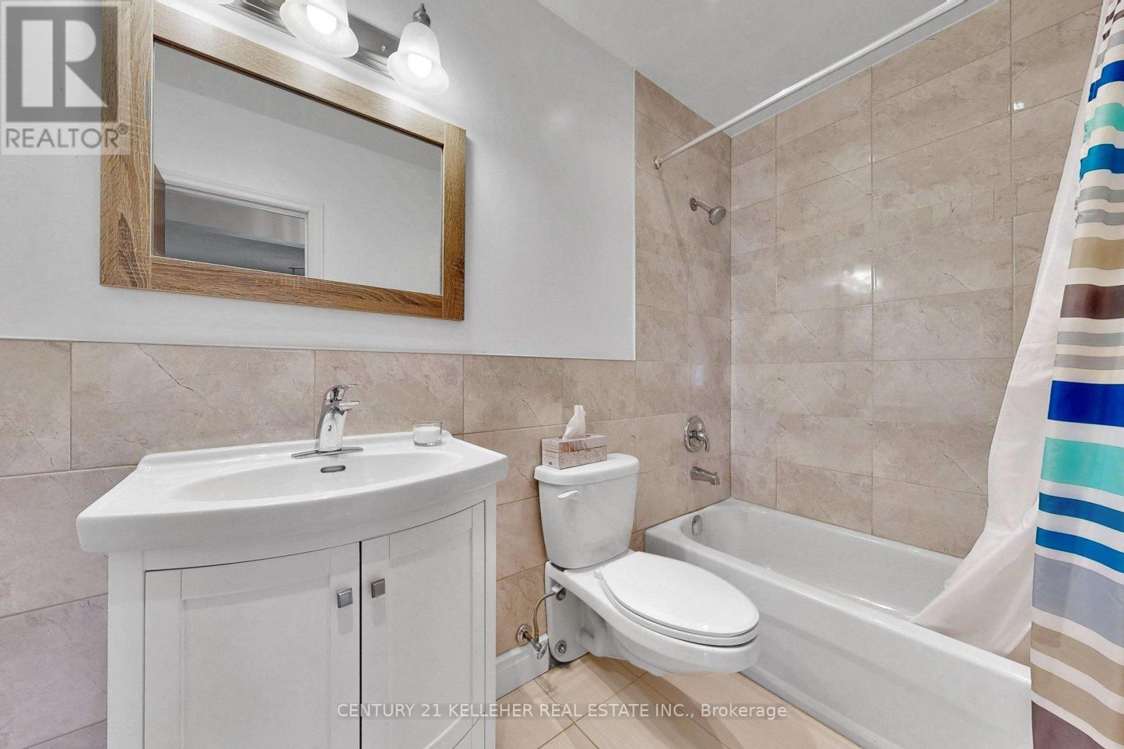 1065 Sierra Boulevard, Mississauga, ON - Indoor Photo Showing Bathroom
