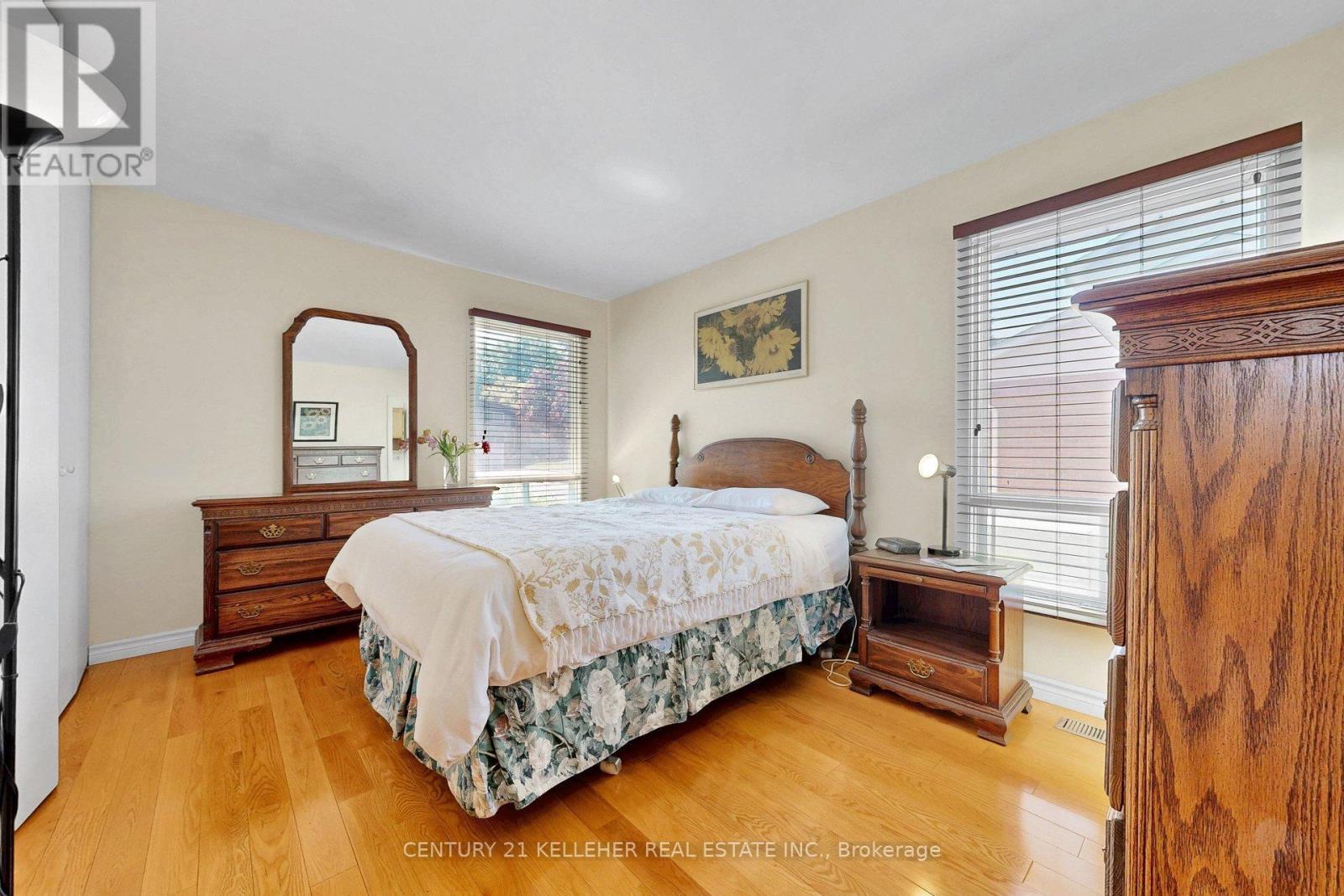 1065 Sierra Boulevard, Mississauga, ON - Indoor Photo Showing Bedroom