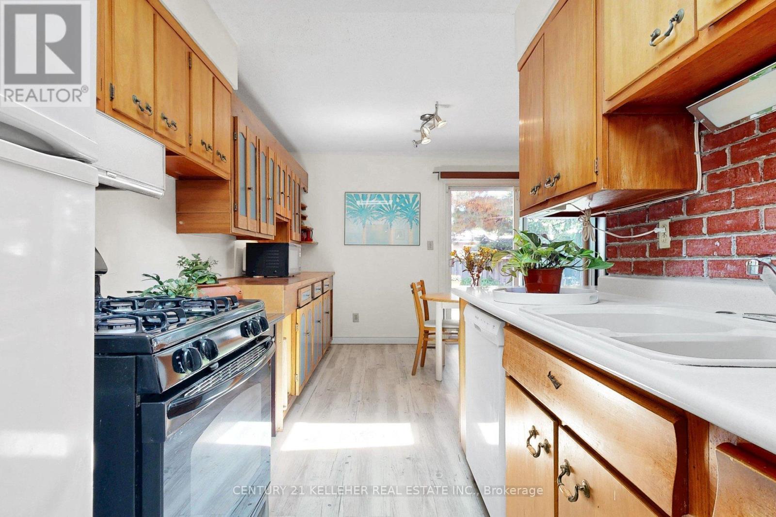 1065 Sierra Boulevard, Mississauga, ON - Indoor Photo Showing Kitchen