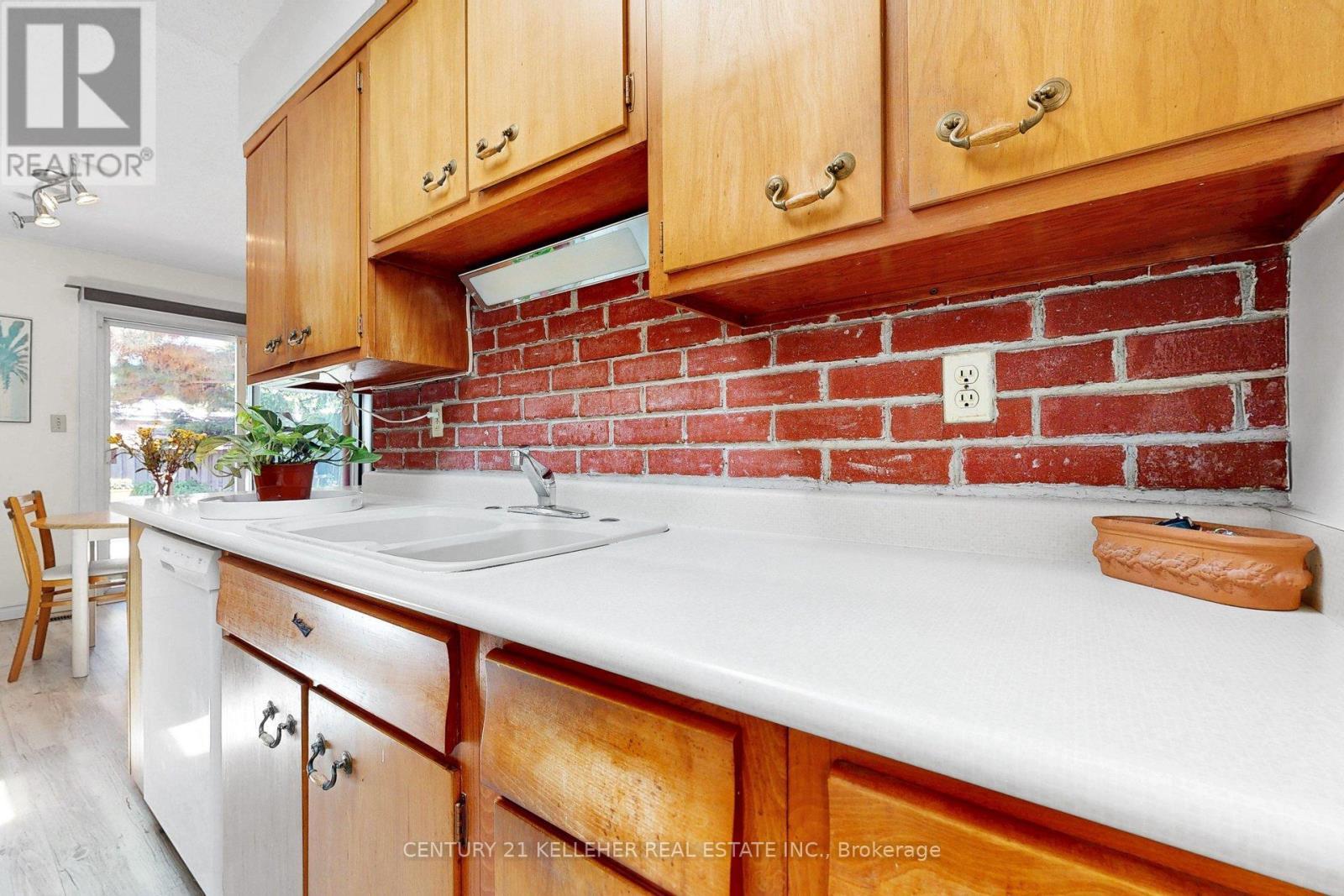 1065 Sierra Boulevard, Mississauga, ON - Indoor Photo Showing Kitchen