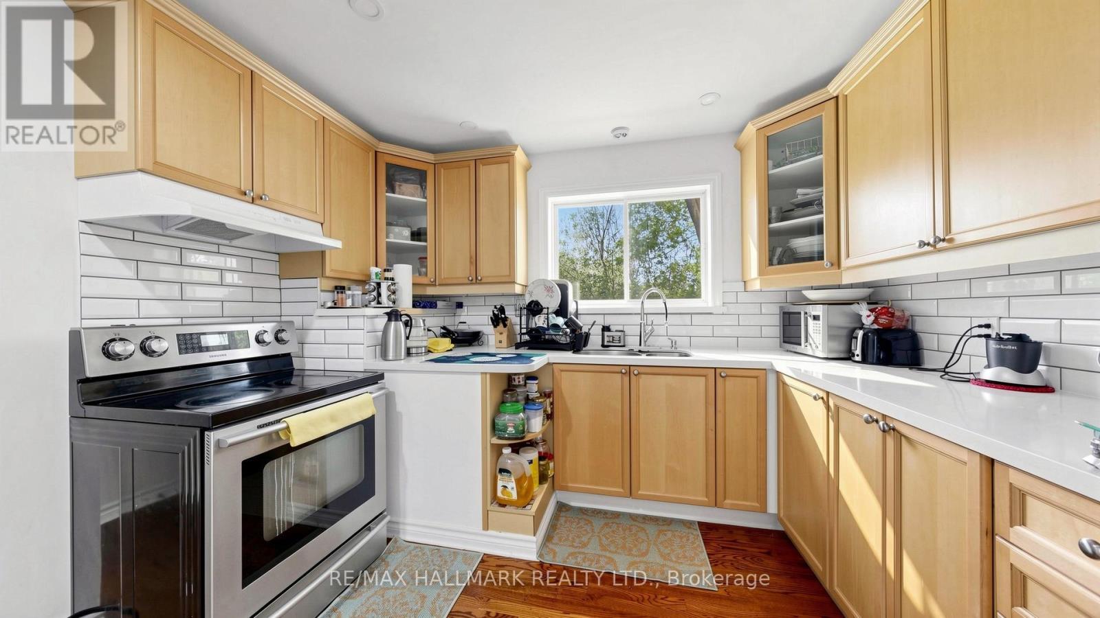 46 Collins Crescent, Aurora, ON - Indoor Photo Showing Kitchen