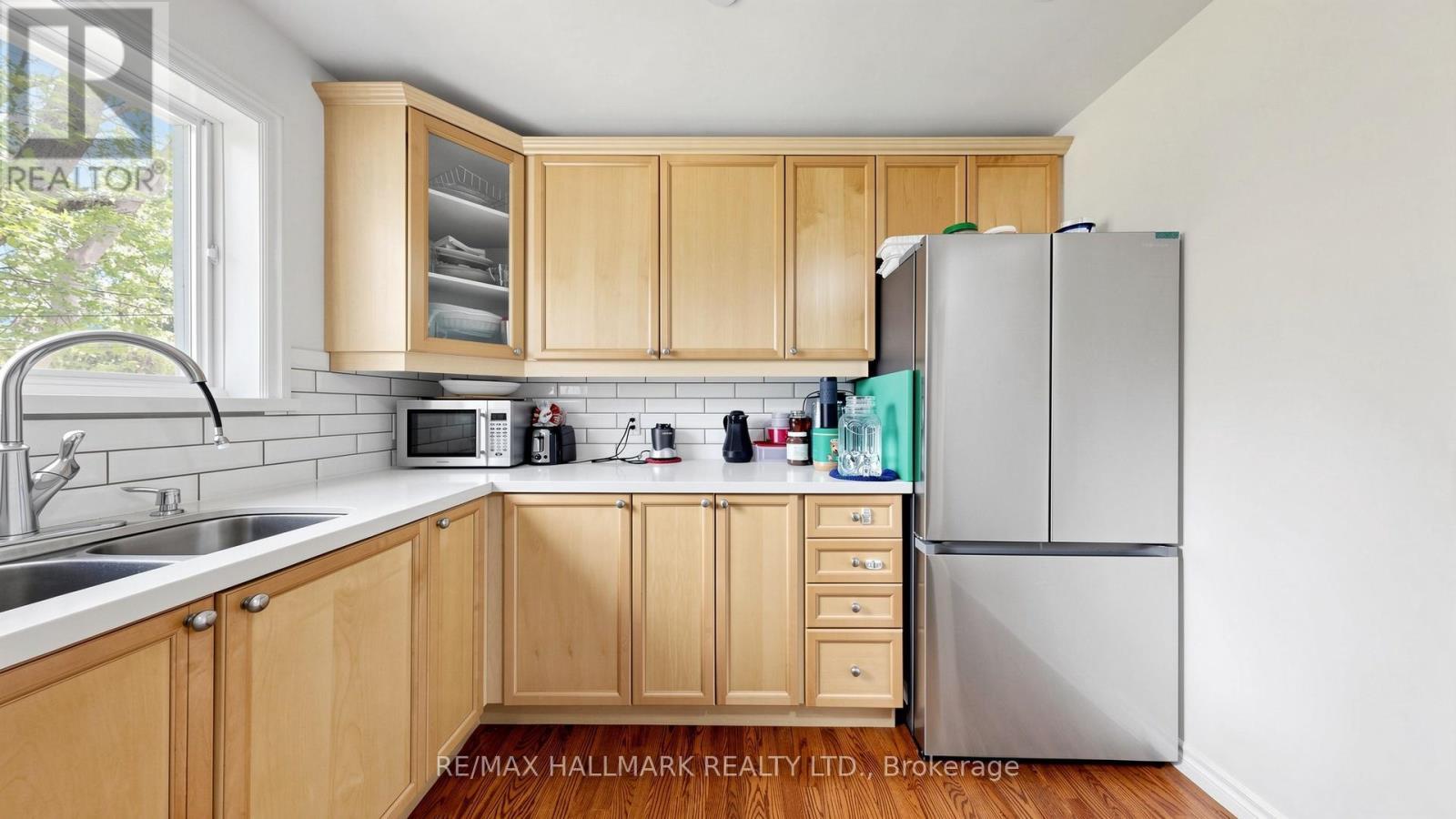 46 Collins Crescent, Aurora, ON - Indoor Photo Showing Kitchen With Double Sink