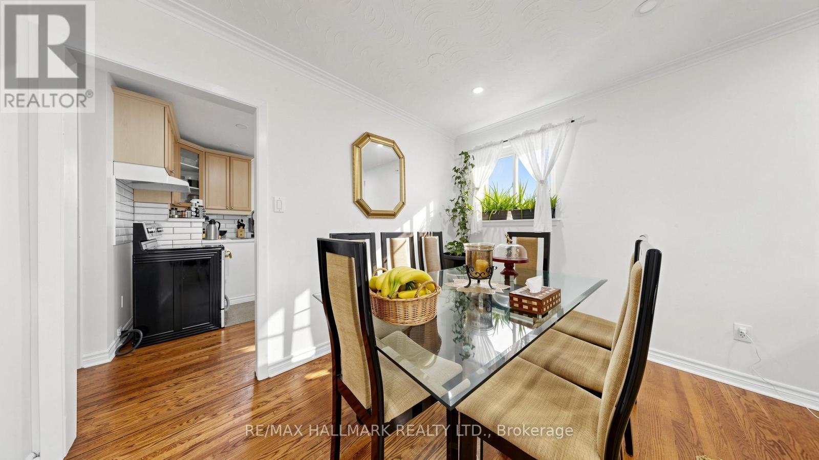 46 Collins Crescent, Aurora, ON - Indoor Photo Showing Dining Room