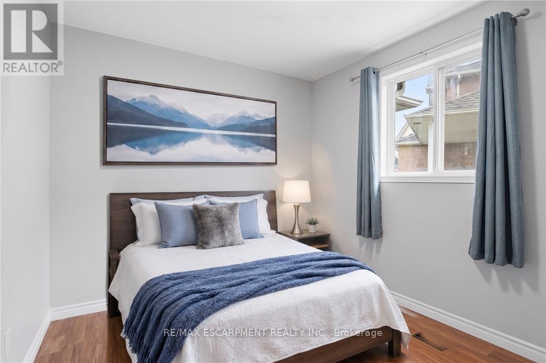 2 Amore Boulevard, Hamilton, ON - Indoor Photo Showing Bedroom