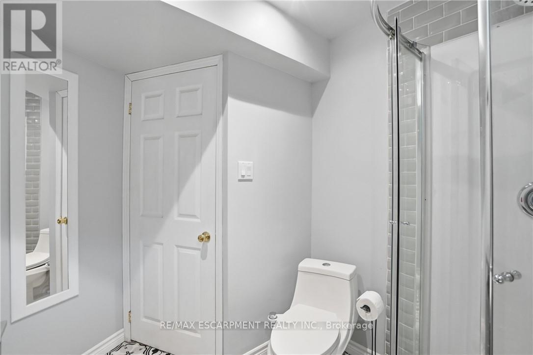 2 Amore Boulevard, Hamilton, ON - Indoor Photo Showing Bathroom