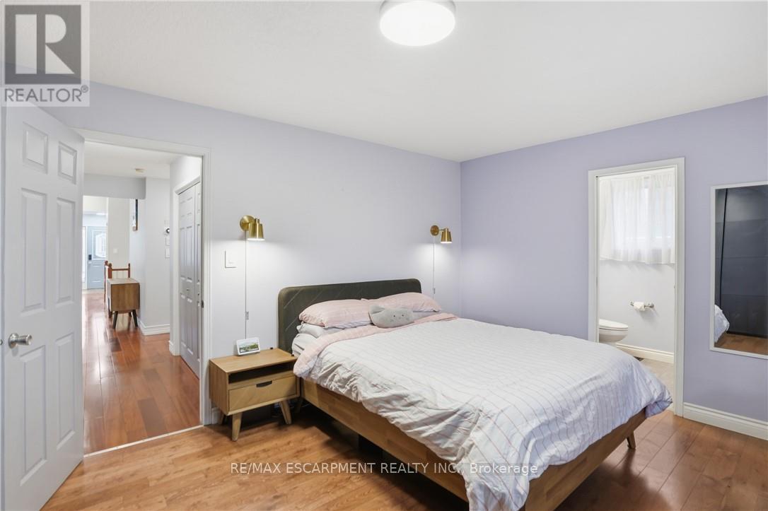 2 Amore Boulevard, Hamilton, ON - Indoor Photo Showing Bedroom