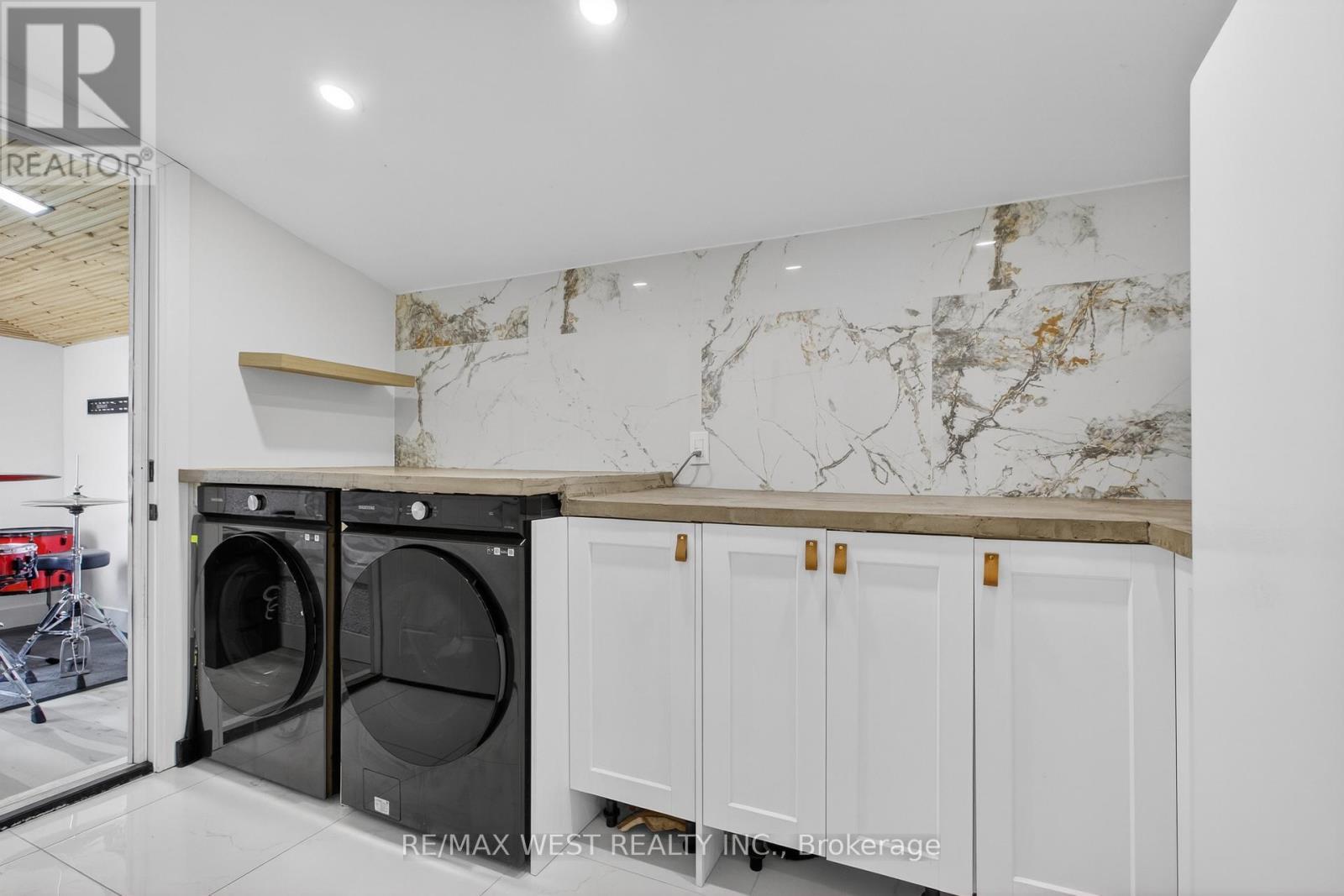 834 Beach Boulevard, Hamilton, ON - Indoor Photo Showing Laundry Room