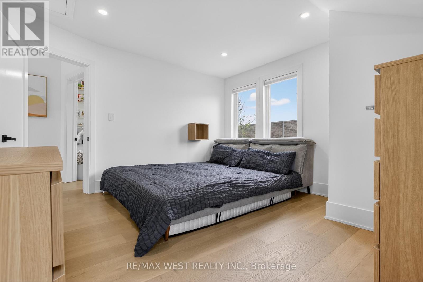 834 Beach Boulevard, Hamilton, ON - Indoor Photo Showing Bedroom