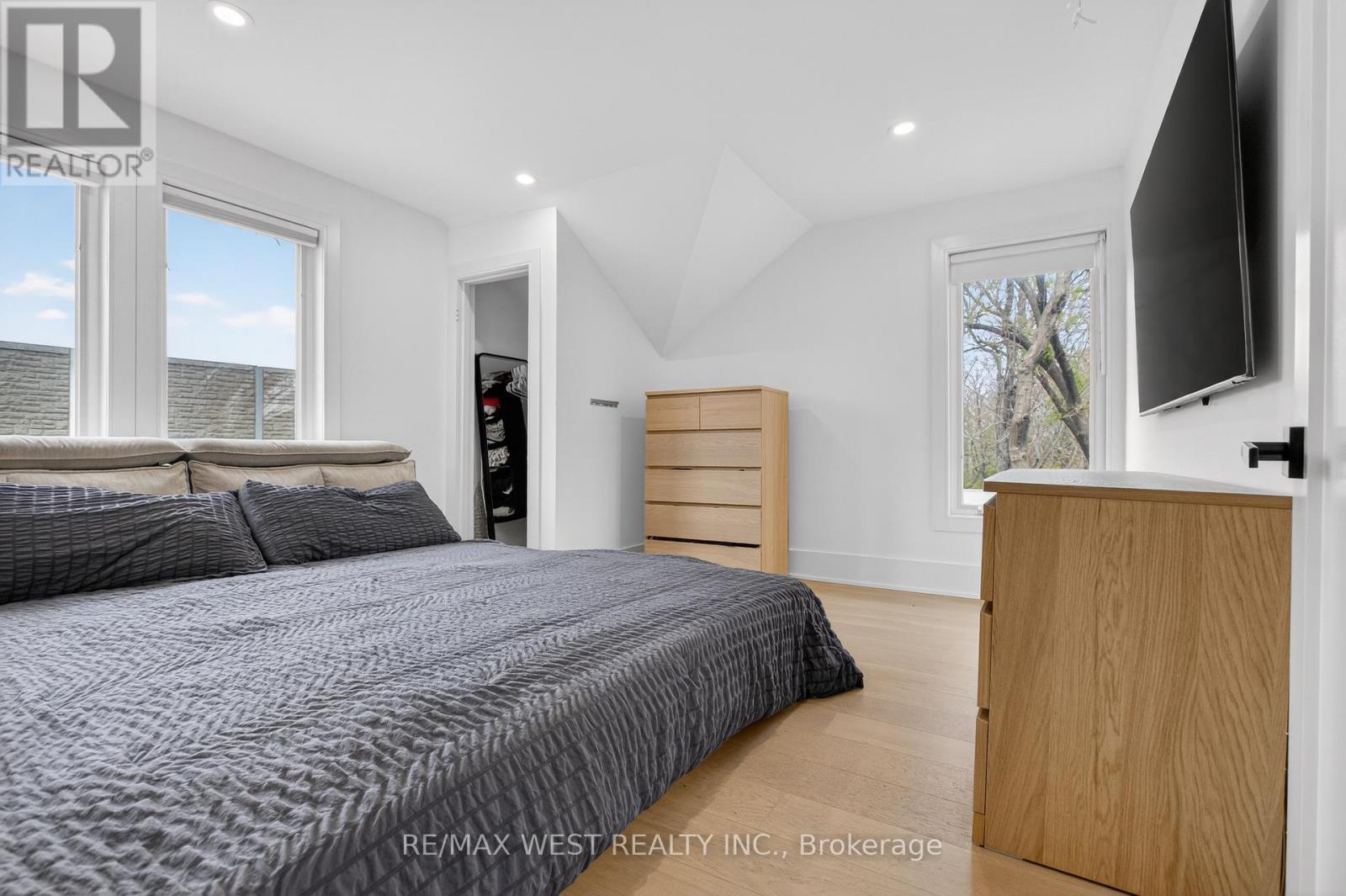 834 Beach Boulevard, Hamilton, ON - Indoor Photo Showing Bedroom