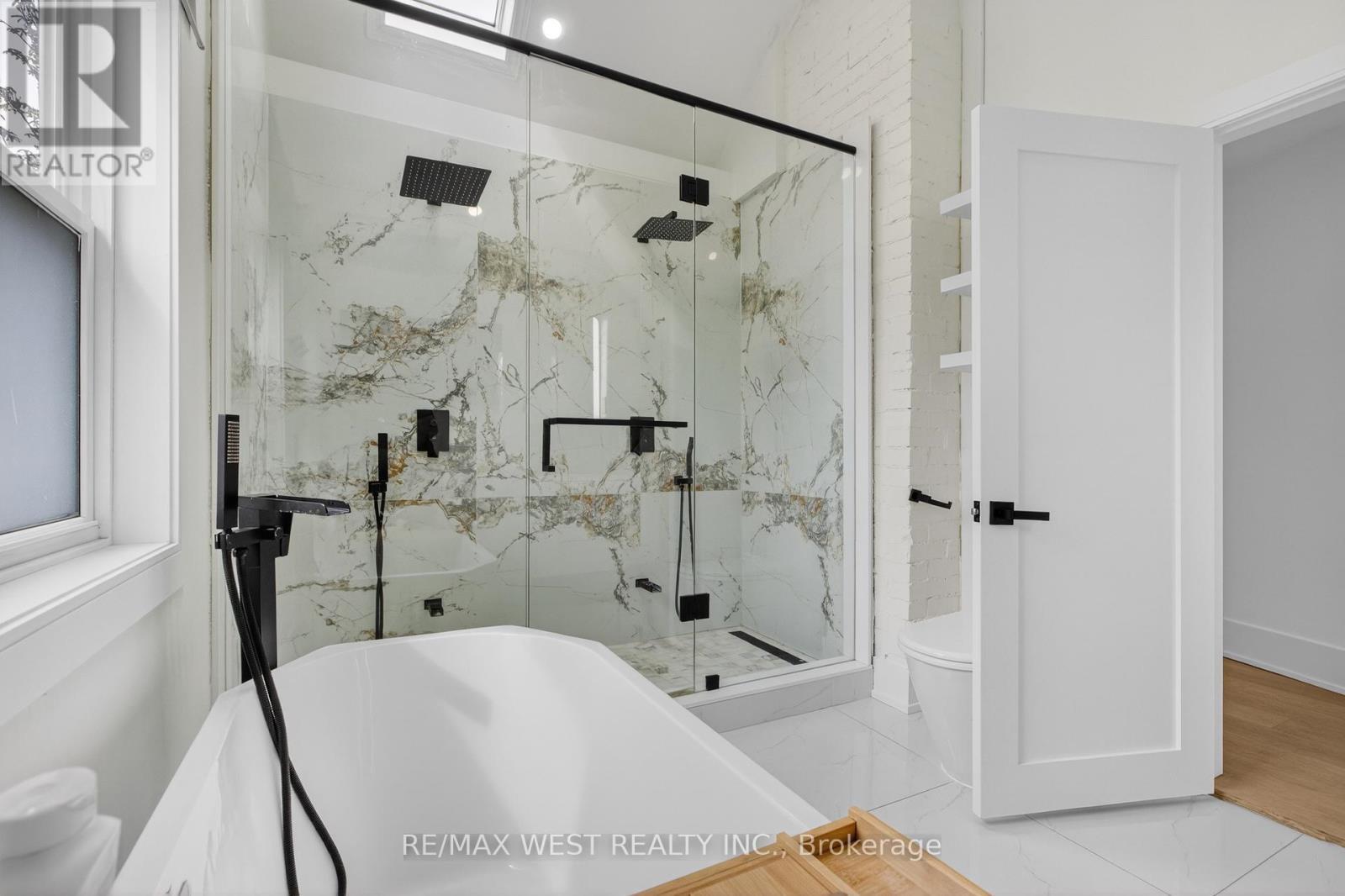 834 Beach Boulevard, Hamilton, ON - Indoor Photo Showing Bathroom