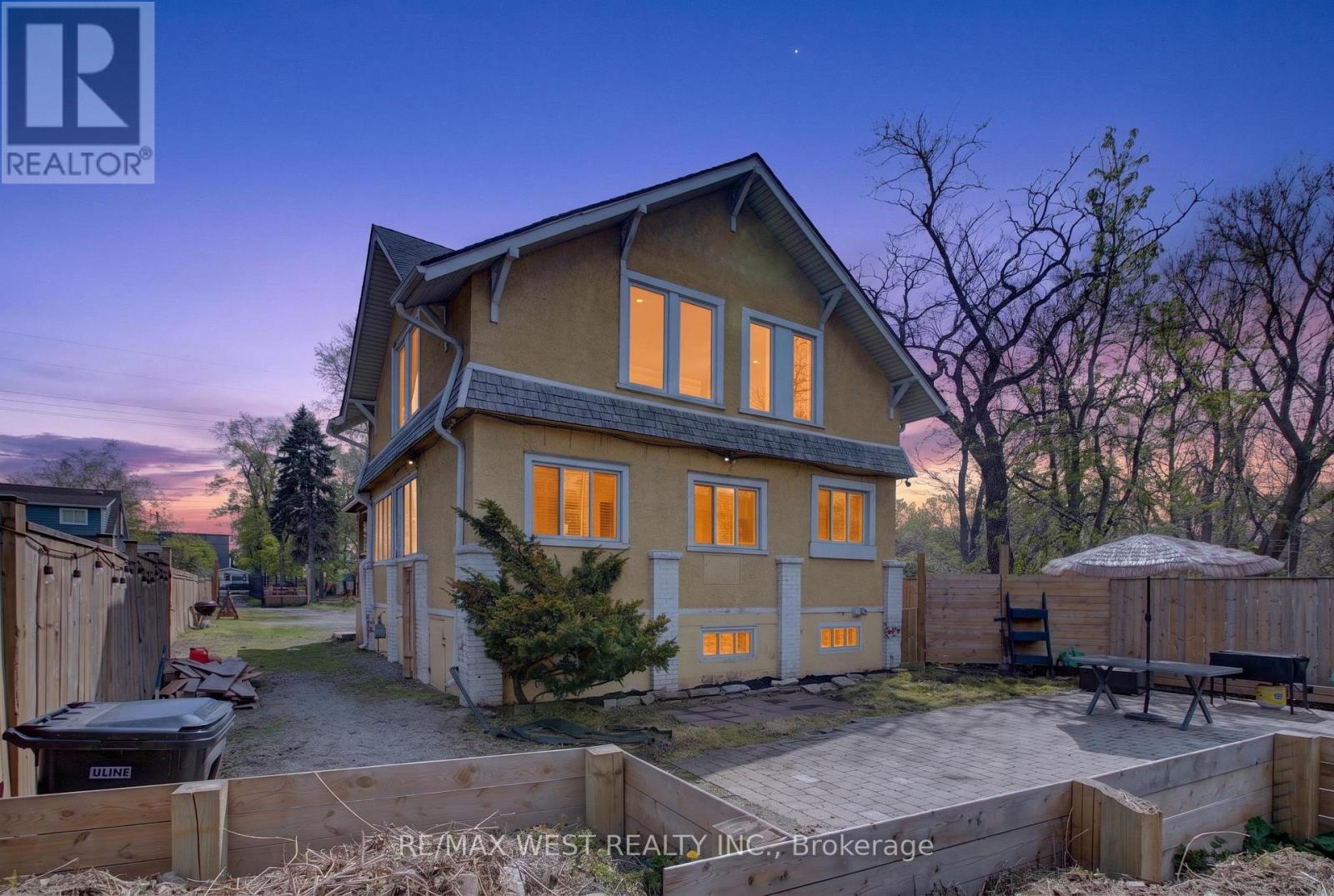 834 Beach Boulevard, Hamilton, ON - Outdoor