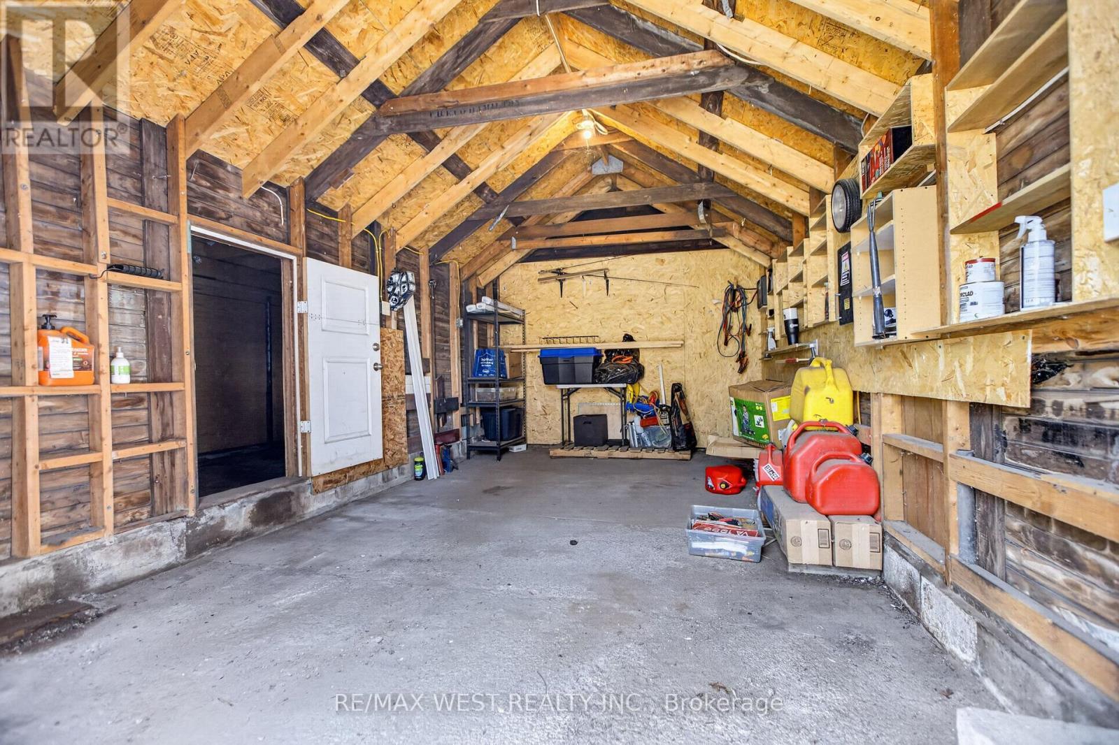 834 Beach Boulevard, Hamilton, ON - Indoor