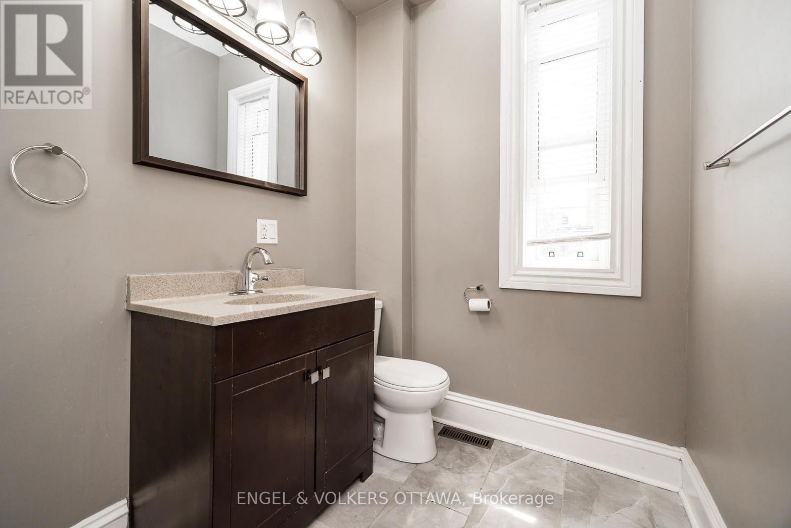 84 Second Avenue, Ottawa, ON - Indoor Photo Showing Bathroom
