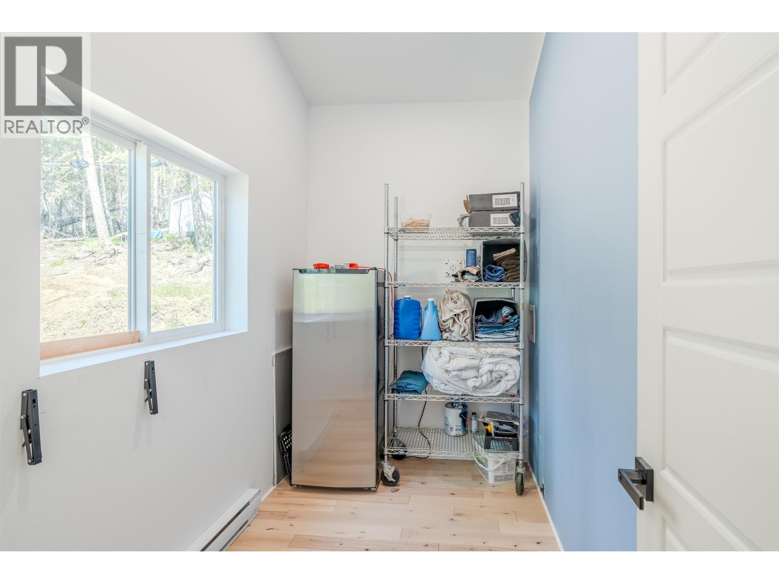 6282 Hillside Drive, Forest Grove, BC - Indoor Photo Showing Other Room