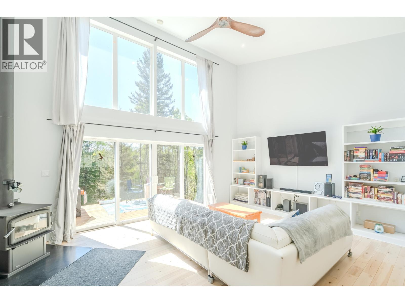 6282 Hillside Drive, Forest Grove, BC - Indoor