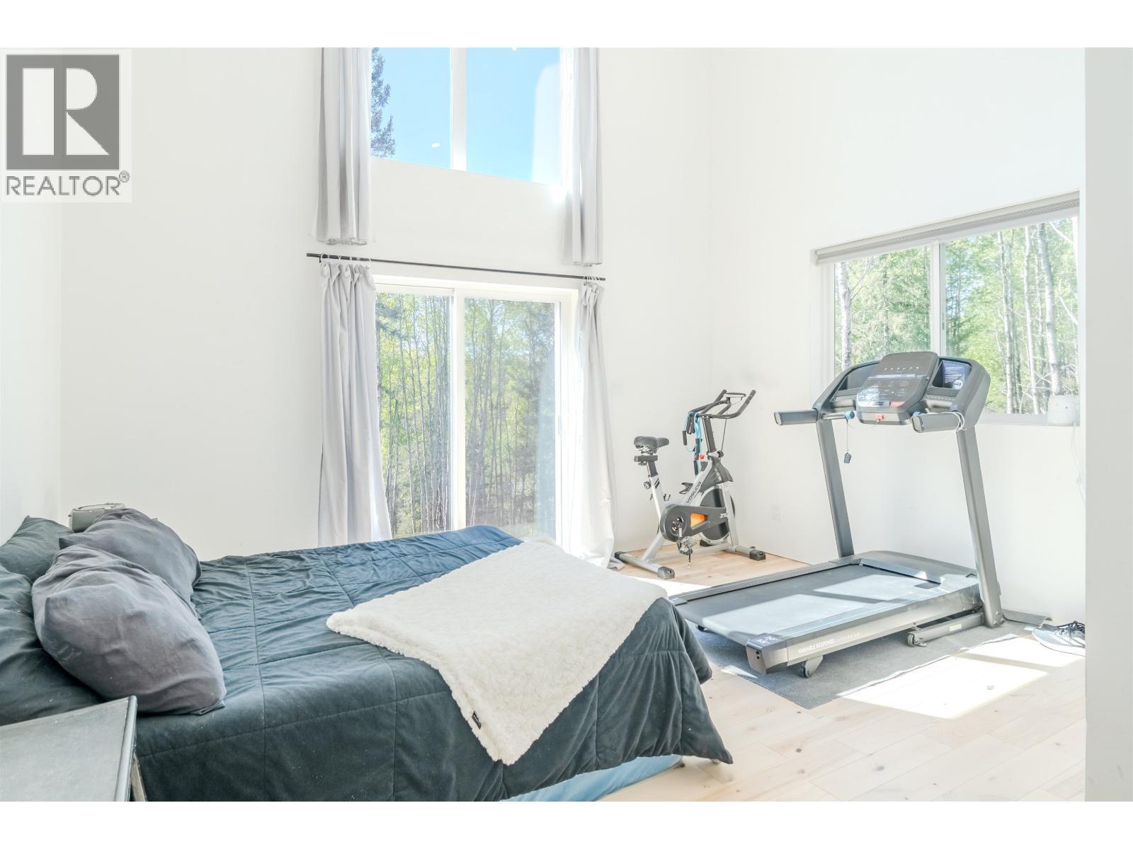 6282 Hillside Drive, Forest Grove, BC - Indoor Photo Showing Gym Room