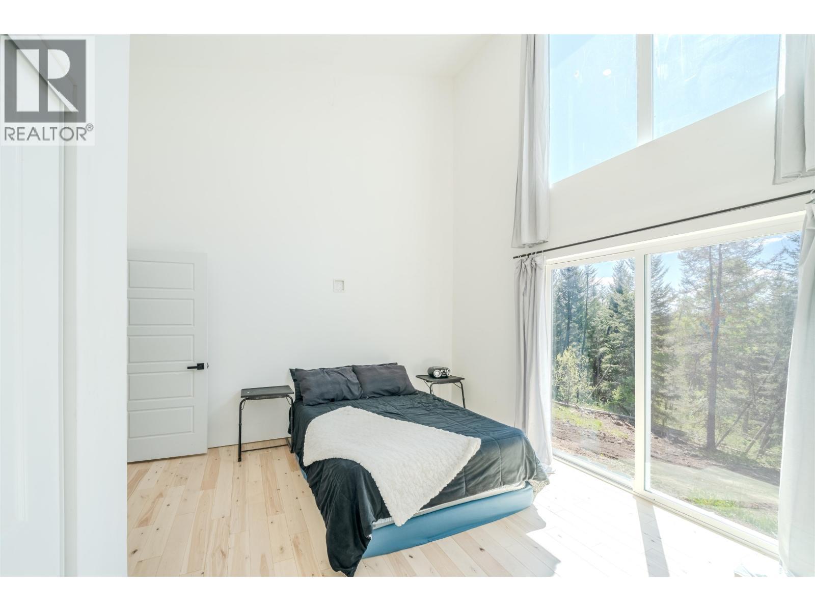 6282 Hillside Drive, Forest Grove, BC - Indoor Photo Showing Bedroom