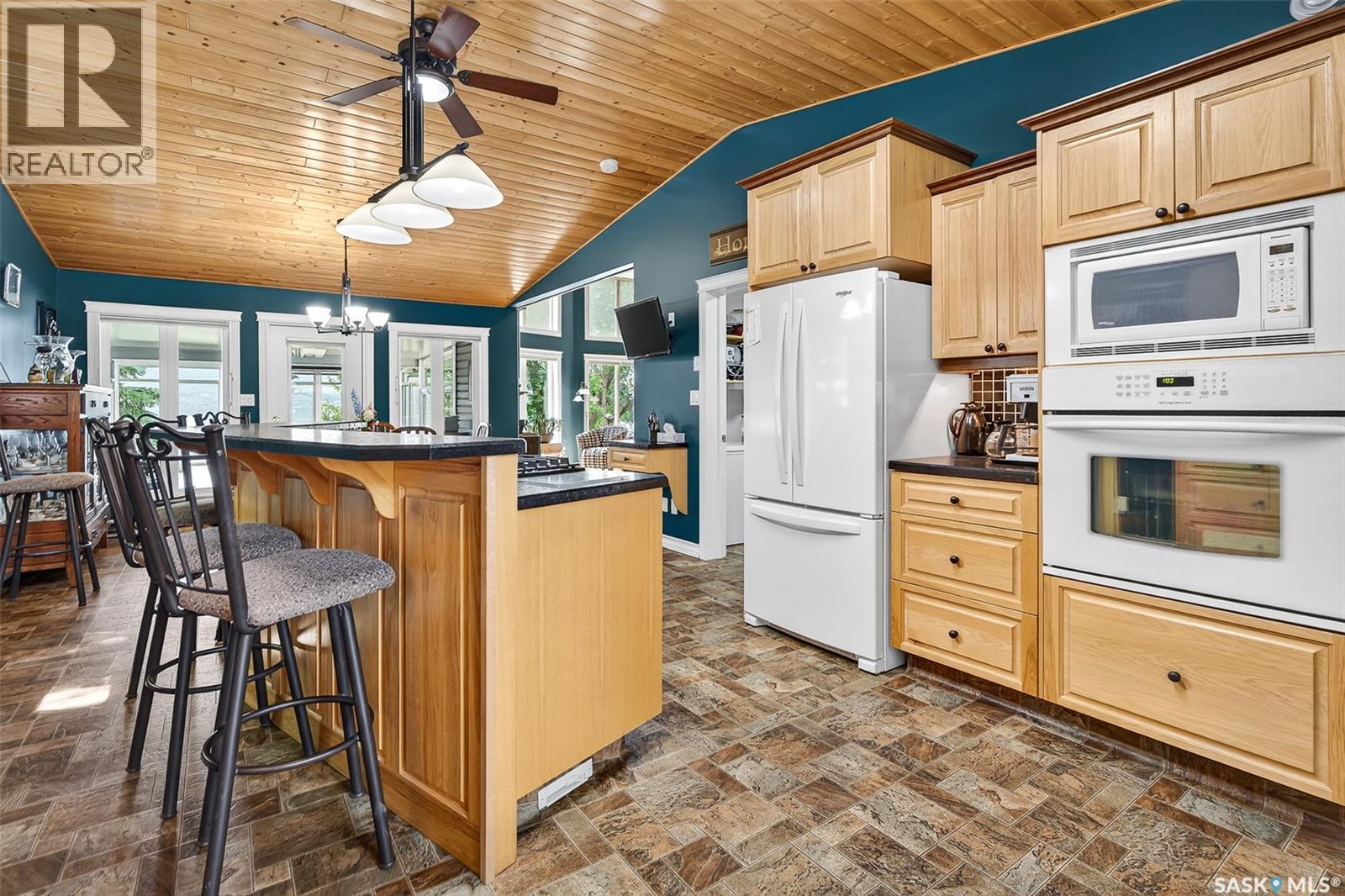 417 Daniel Drive, Buffalo Pound Lake, SK - Indoor Photo Showing Kitchen
