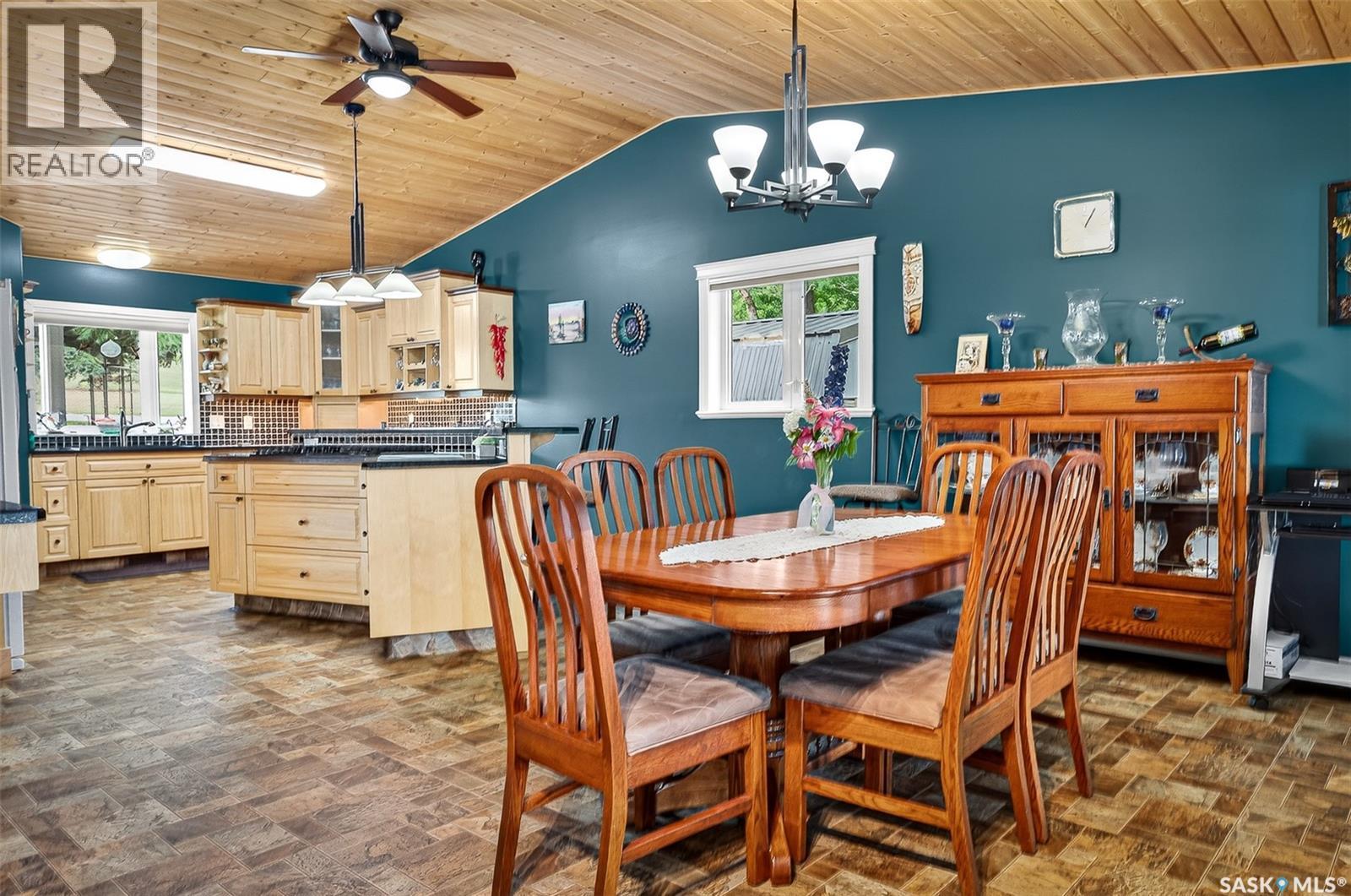 417 Daniel Drive, Buffalo Pound Lake, SK - Indoor Photo Showing Dining Room