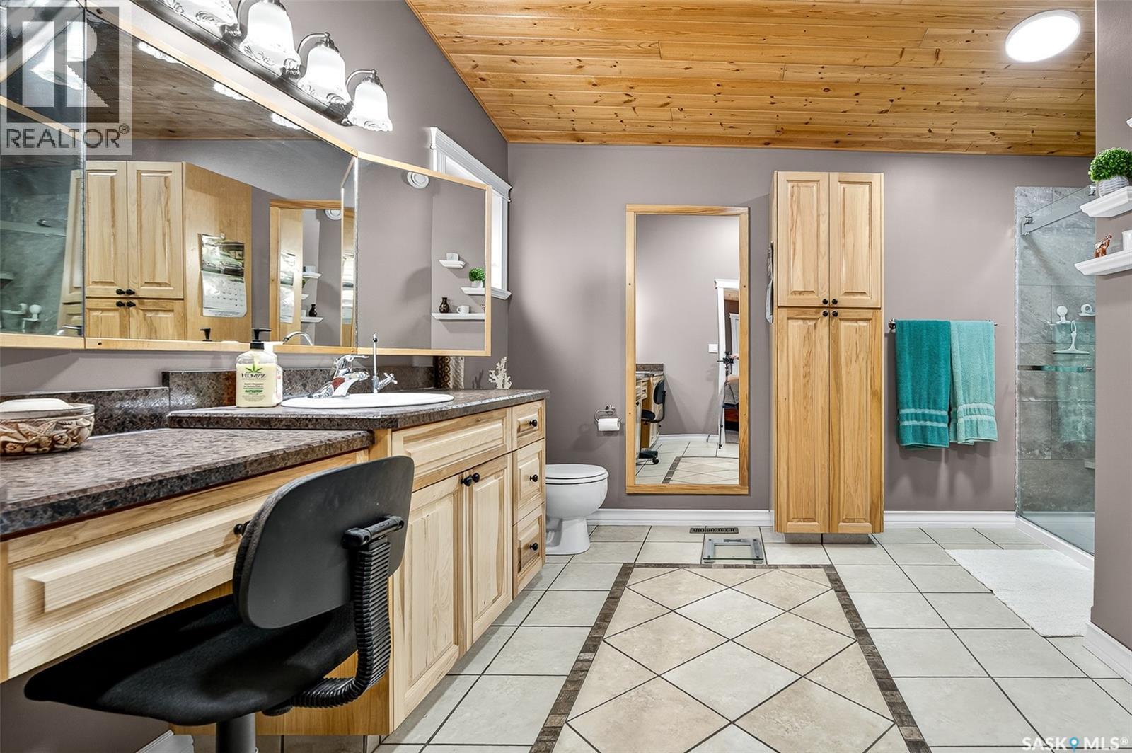 417 Daniel Drive, Buffalo Pound Lake, SK - Indoor Photo Showing Bathroom