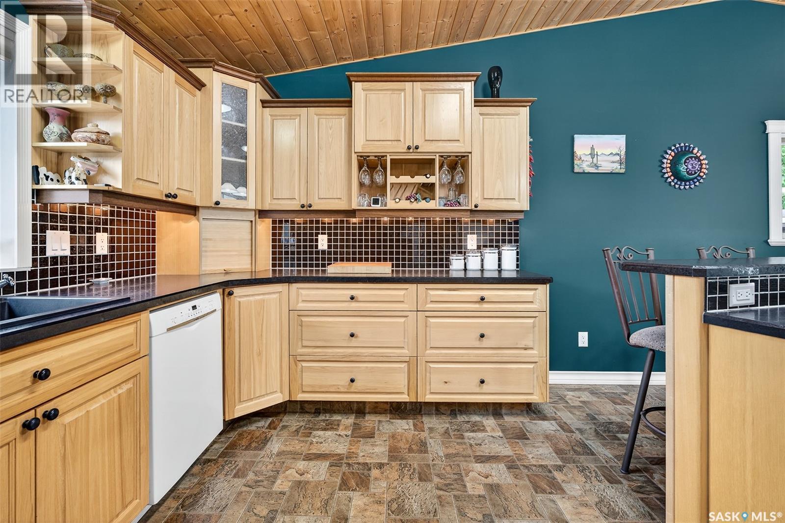 417 Daniel Drive, Buffalo Pound Lake, SK - Indoor Photo Showing Kitchen