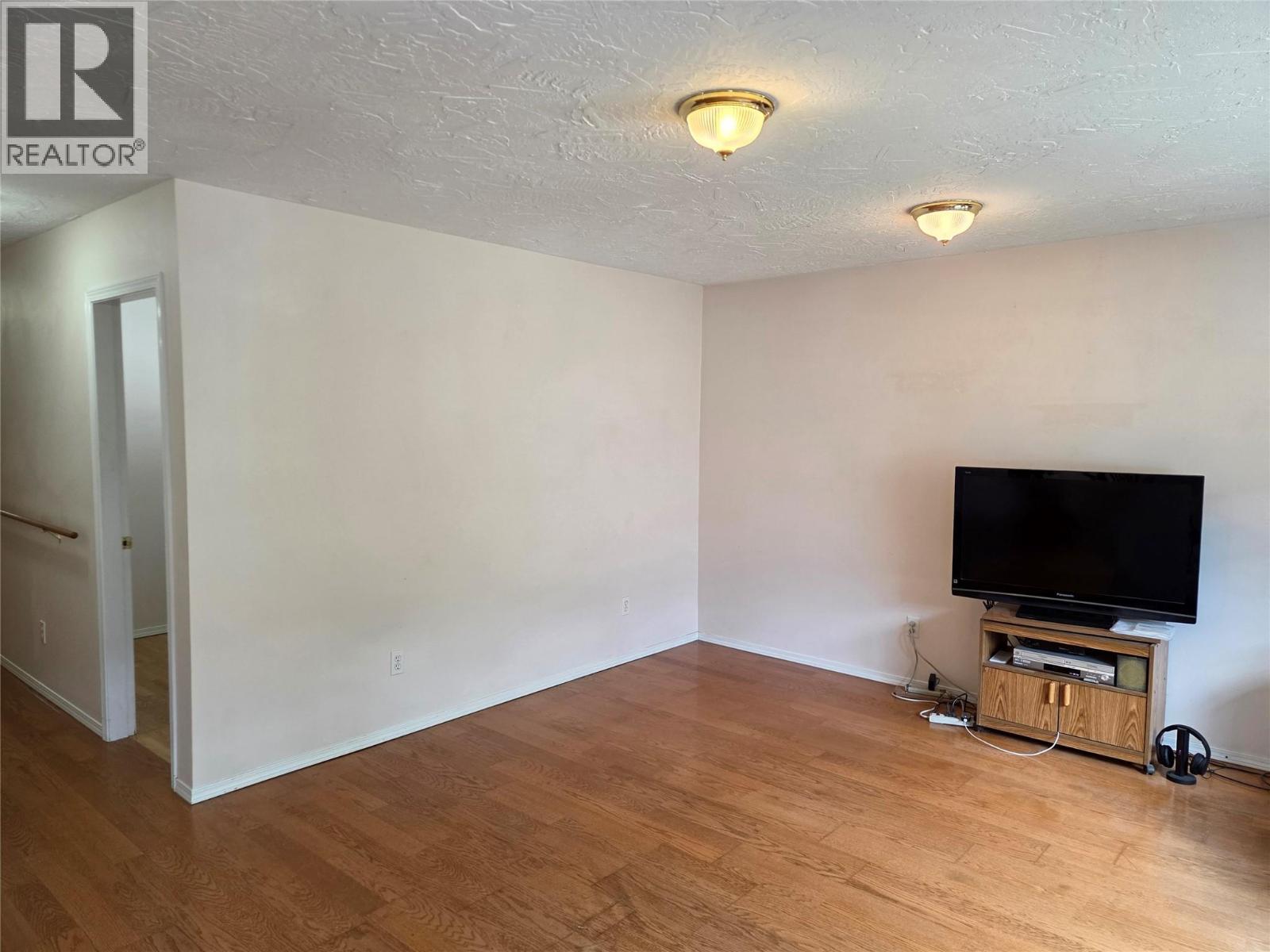 410 6Th Avenue, Keremeos, BC - Indoor Photo Showing Other Room