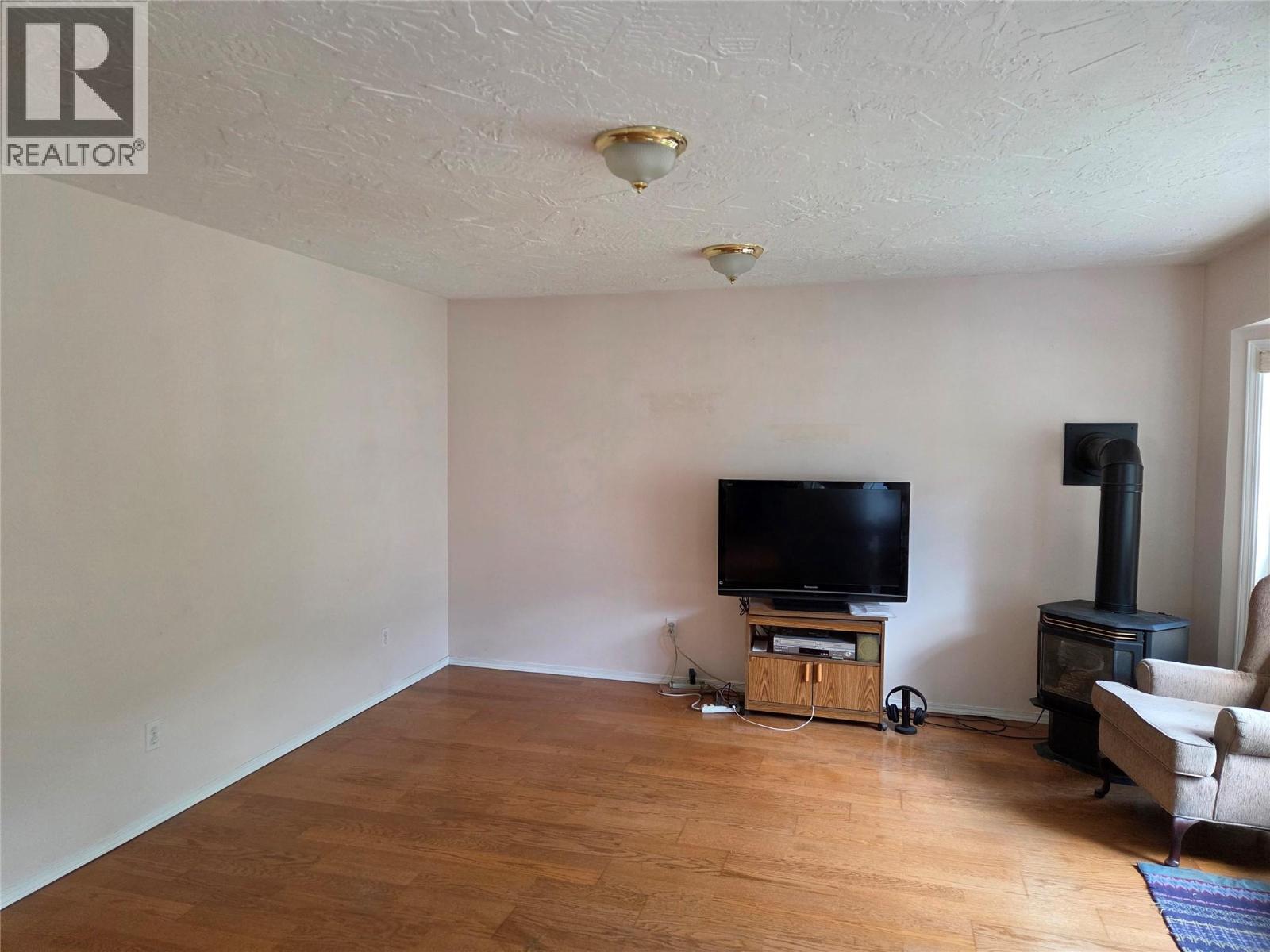 410 6Th Avenue, Keremeos, BC - Indoor