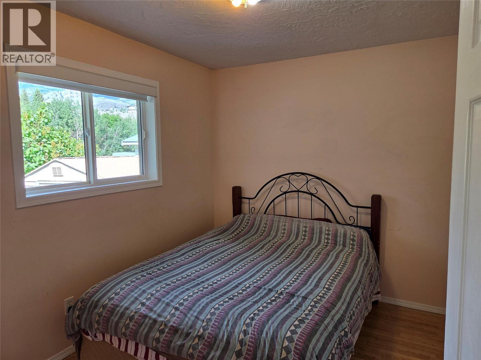 410 6Th Avenue, Keremeos, BC - Indoor Photo Showing Bedroom