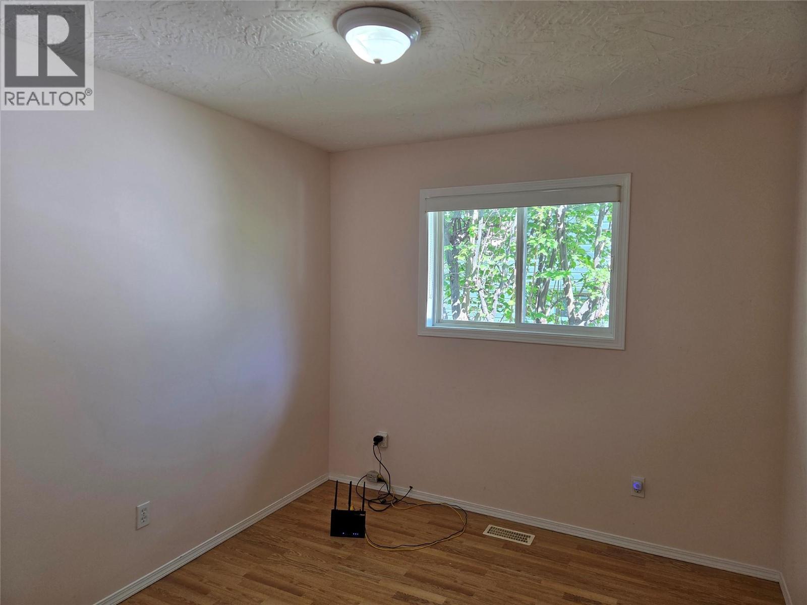 410 6Th Avenue, Keremeos, BC - Indoor Photo Showing Other Room