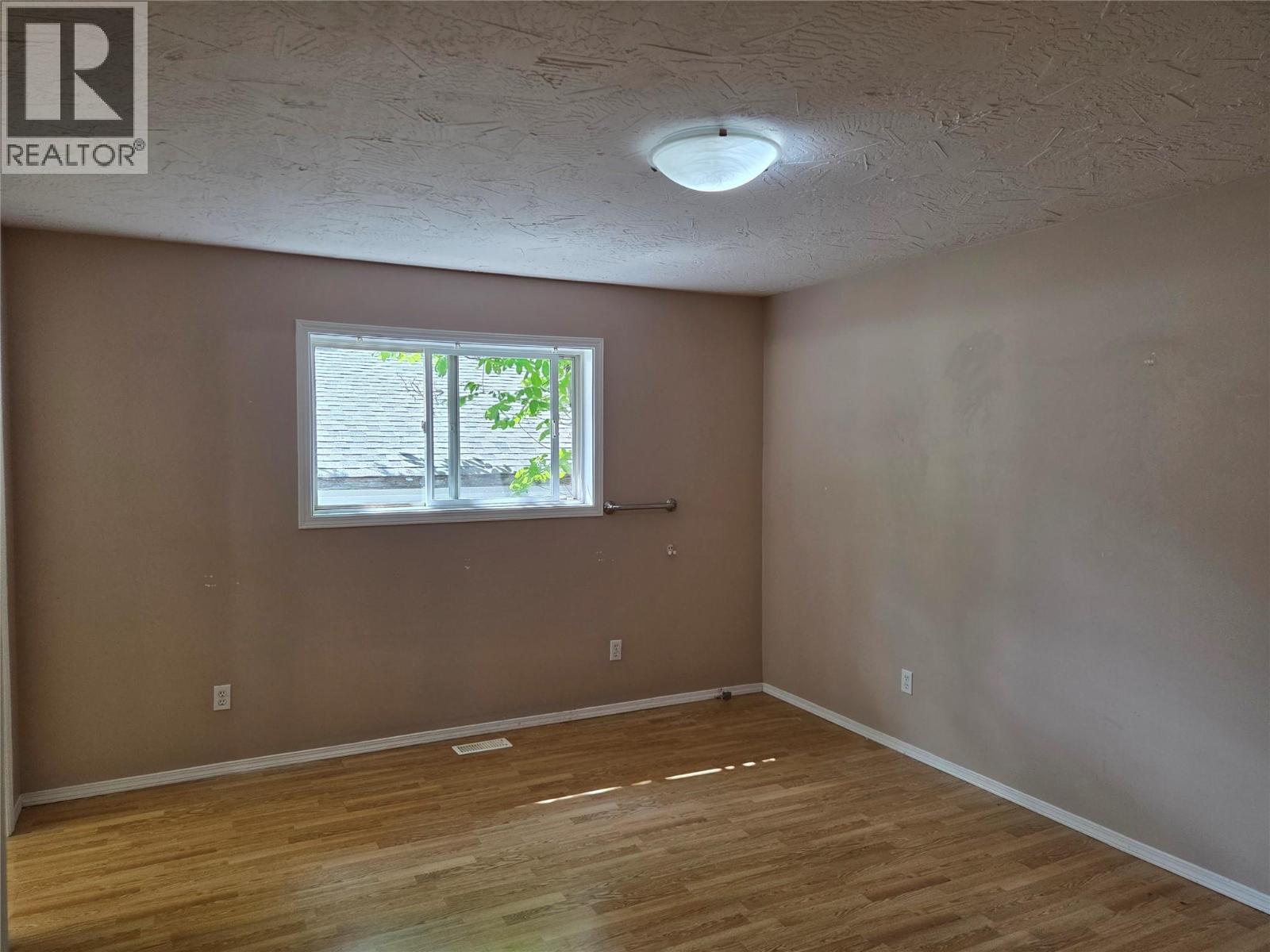 410 6Th Avenue, Keremeos, BC - Indoor Photo Showing Other Room