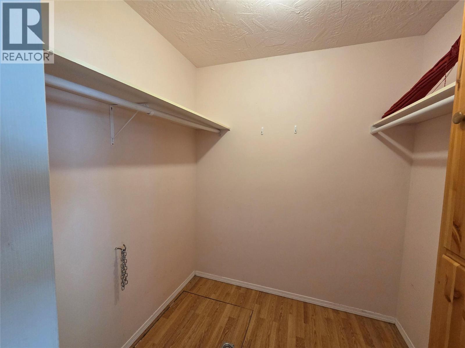 410 6Th Avenue, Keremeos, BC - Indoor With Storage