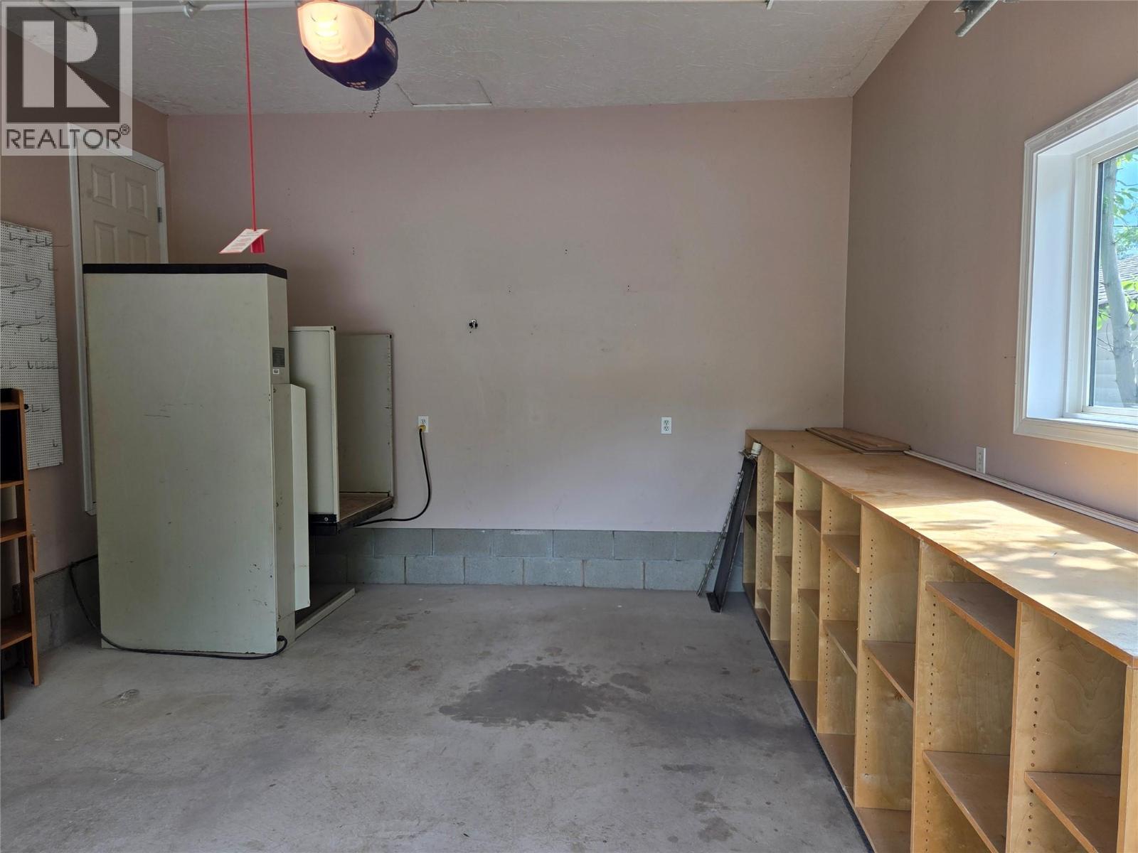 410 6Th Avenue, Keremeos, BC - Indoor